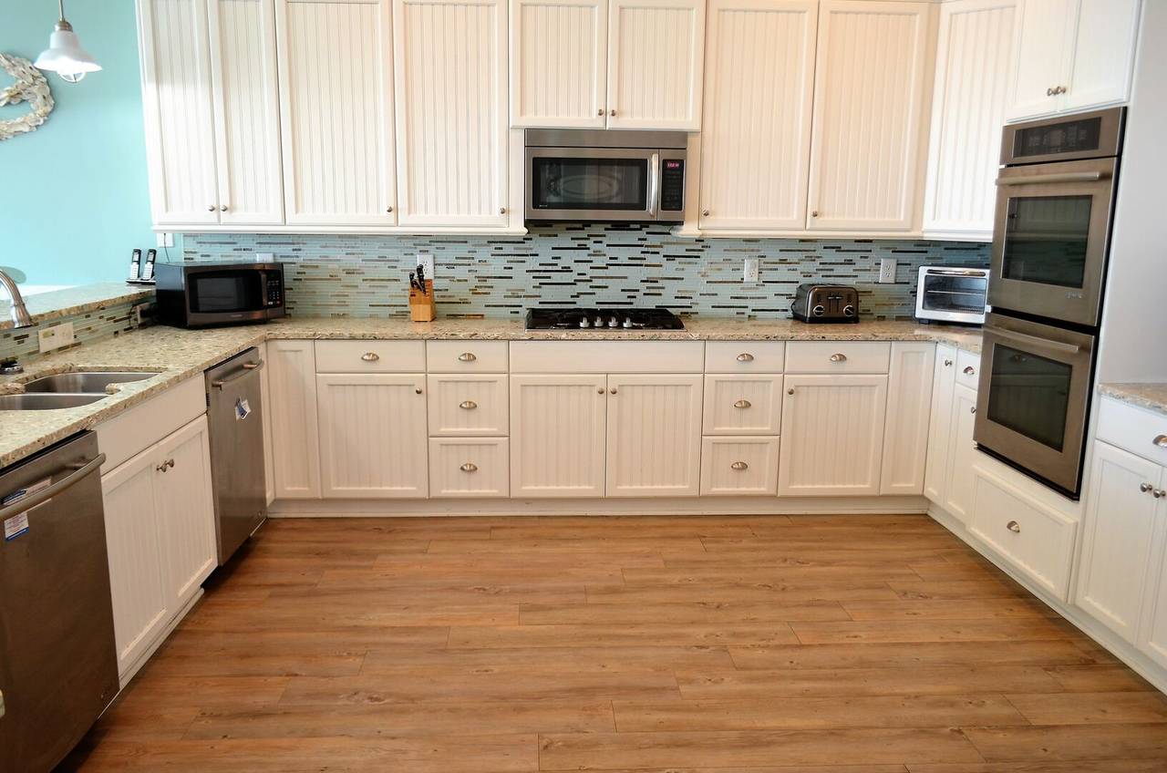 Cook gourmet meals in this upgraded kitchen! Cook gourmet meals in this upgraded kitchen!