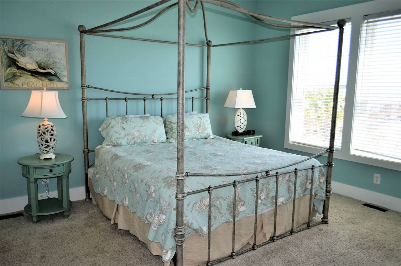 Bedroom 1 Down - Oceanfront Master - 1 King Bed Bedroom 1 Down - Oceanfront Master - 1 King Bed