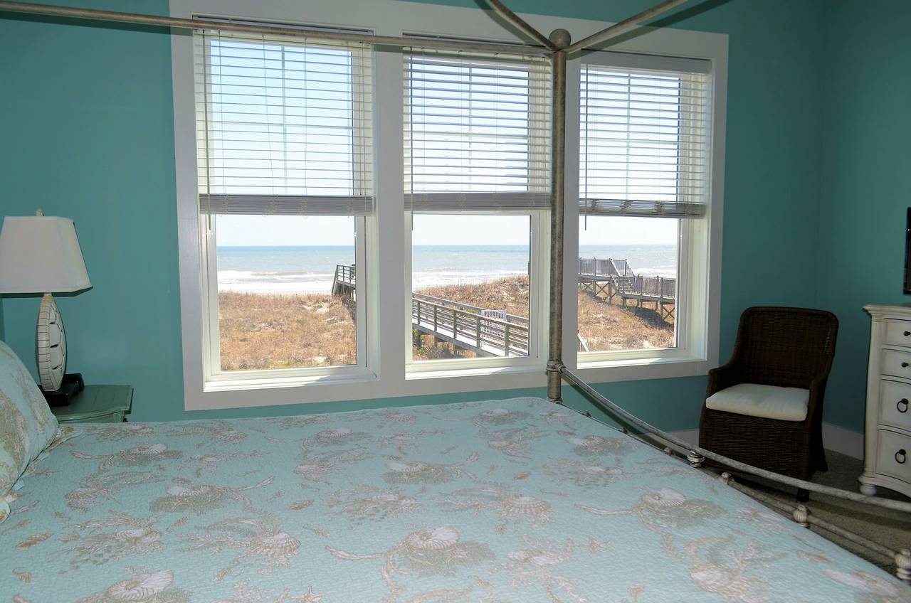 Wake up to sunrises over the Atlantic! Wake up to sunrises over the Atlantic!