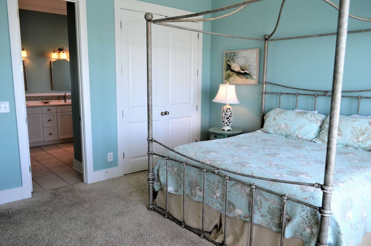 There is a private bathroom in every bedroom! There is a private bathroom in every bedroom!