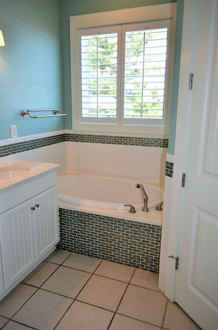 & Garden Tub & Garden Tub