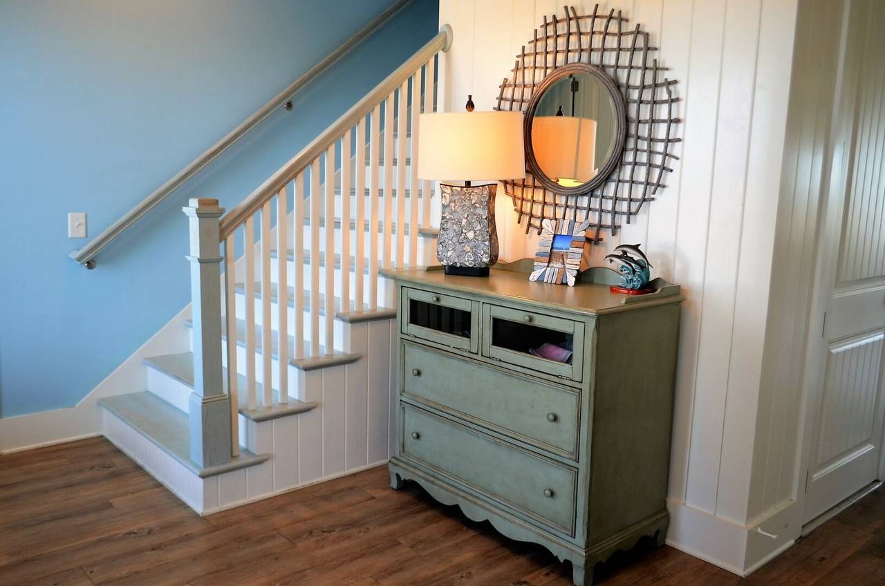 Stairway to 5 Bedrooms, 5 Bathrooms, & extra sitting room with games! Stairway to 5 Bedrooms, 5 Bathrooms, & extra sitting room with games!