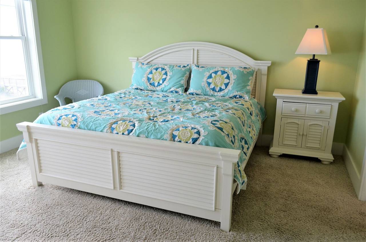 Bedroom 5 Up - Oceanfront - 1 King Bed Bedroom 5 Up - Oceanfront - 1 King Bed