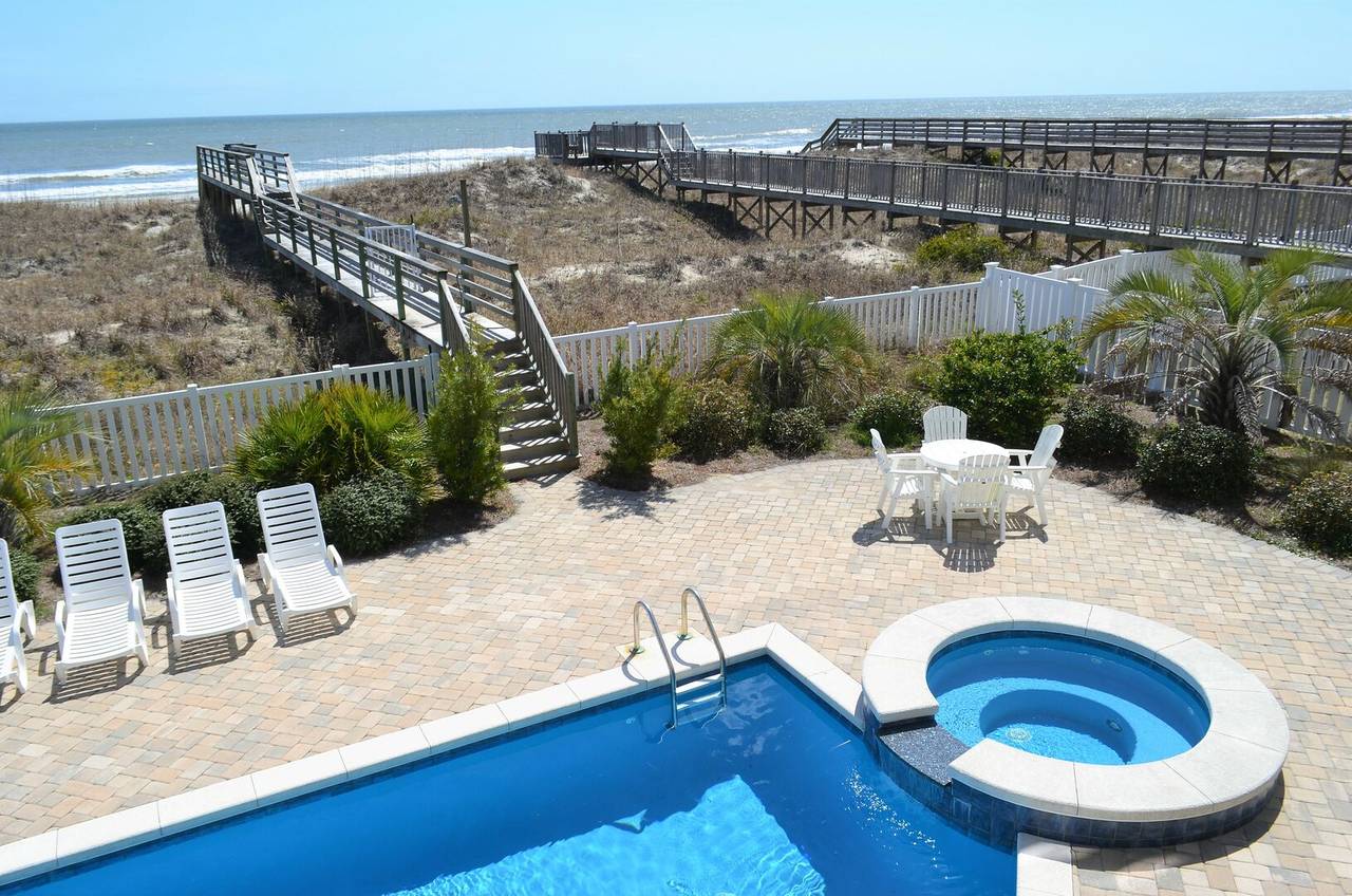 Steps away from the sandy beaches! Steps away from the sandy beaches!