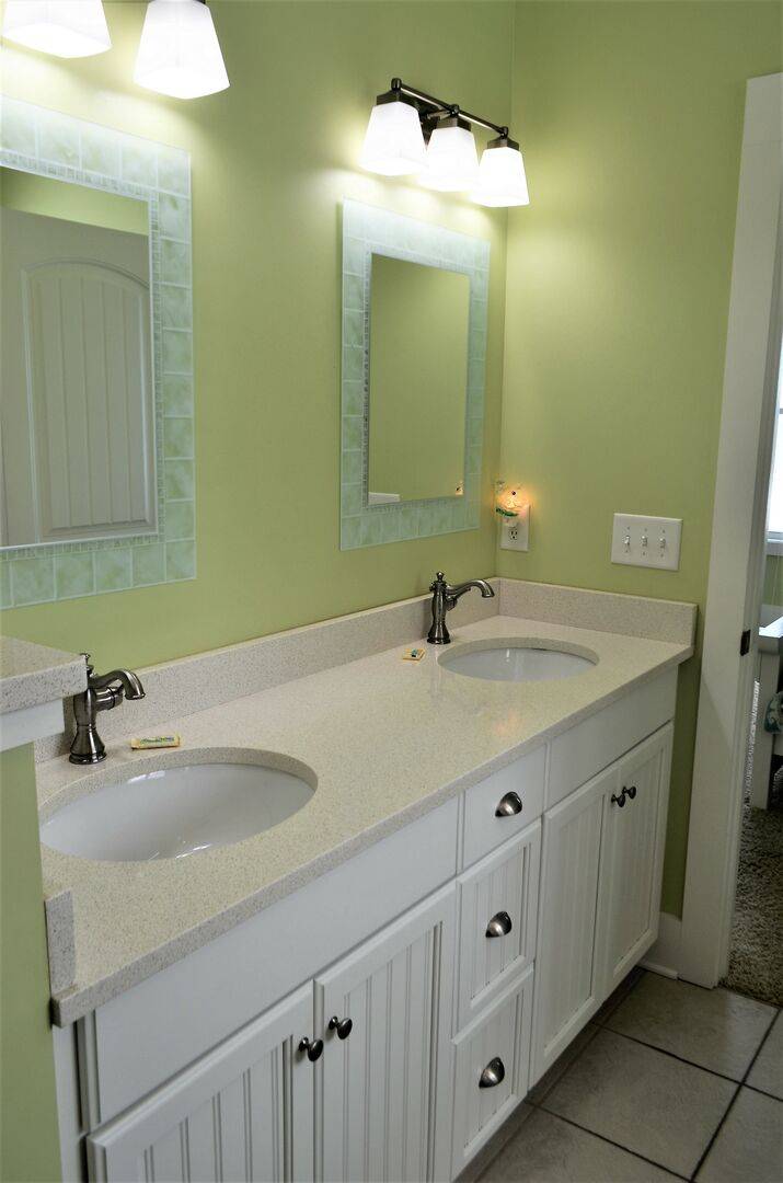 Double Vanity, Double Vanity,