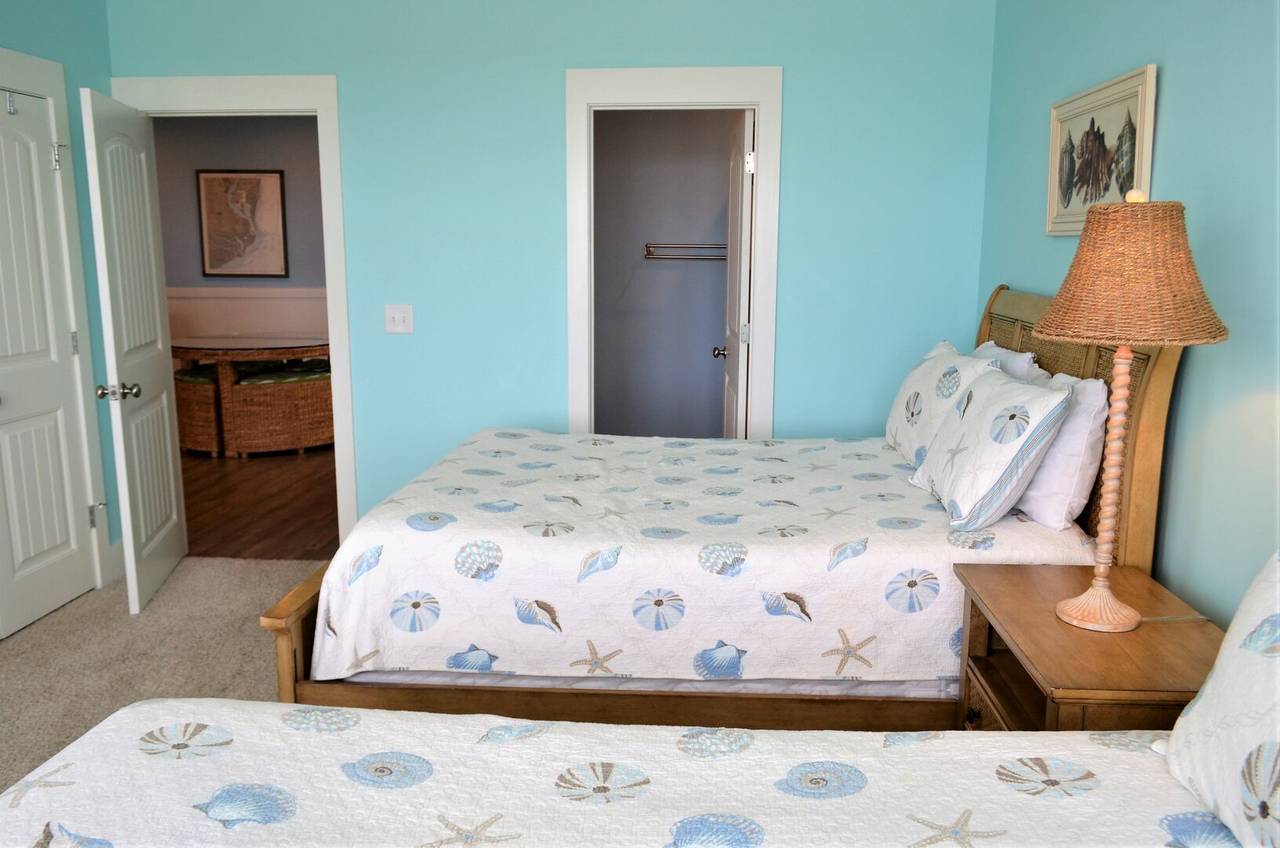 Bedroom 8 with Private Bathroom Bedroom 8 with Private Bathroom