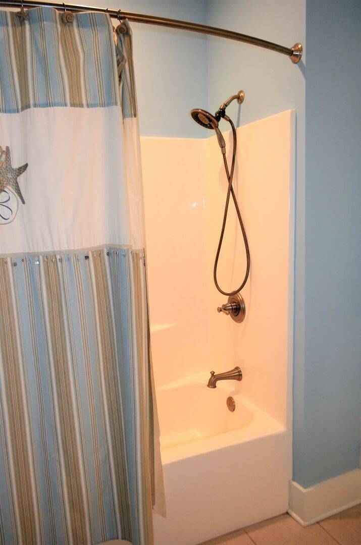 has a shower/tub combo has a shower/tub combo