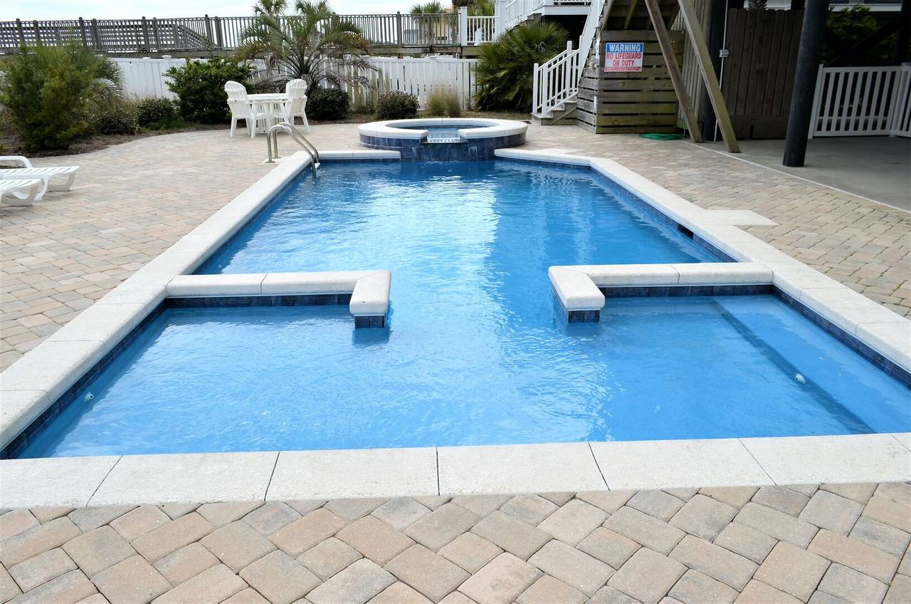 Approximately 15ft x 30ft Approximately 15ft x 30ft