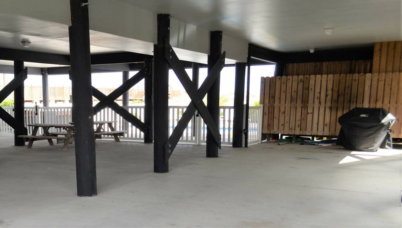 Gas Grill & Picnic Tables for Barbeques! Gas Grill & Picnic Tables for Barbeques!