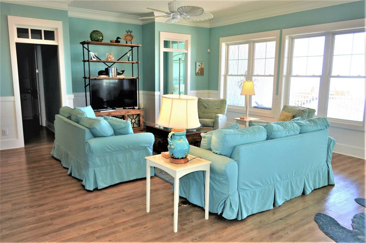 Water Music has 3 bedrooms & 3.5 bathrooms downstairs. Water Music has 3 bedrooms & 3.5 bathrooms downstairs.