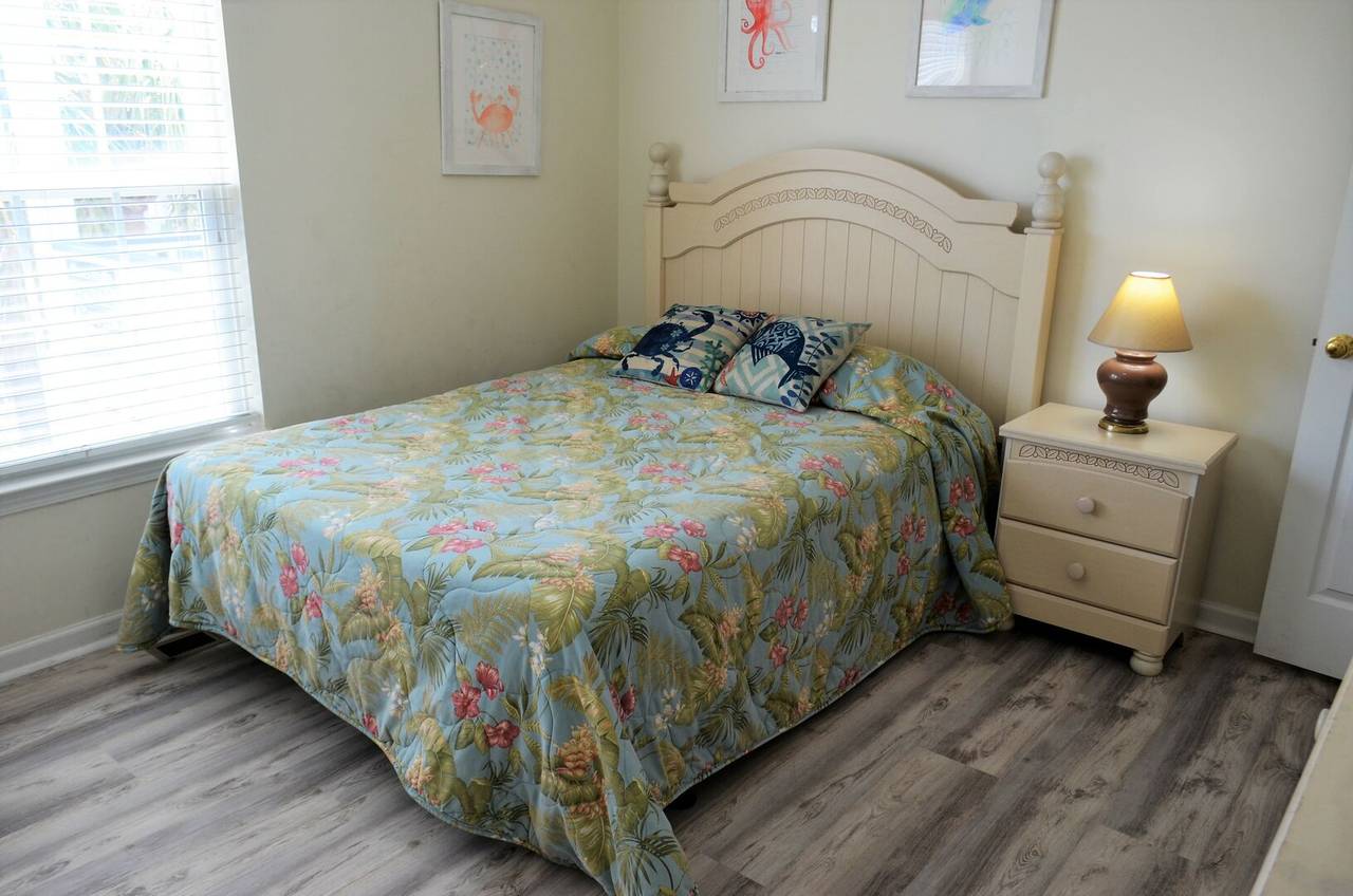 Bedroom 2 Down - 1 Queen Bed Bedroom 2 Down - 1 Queen Bed