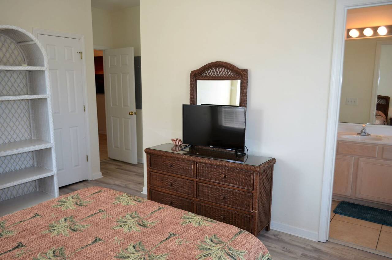 Bedroom 4 TV and private bath Bedroom 4 TV and private bath