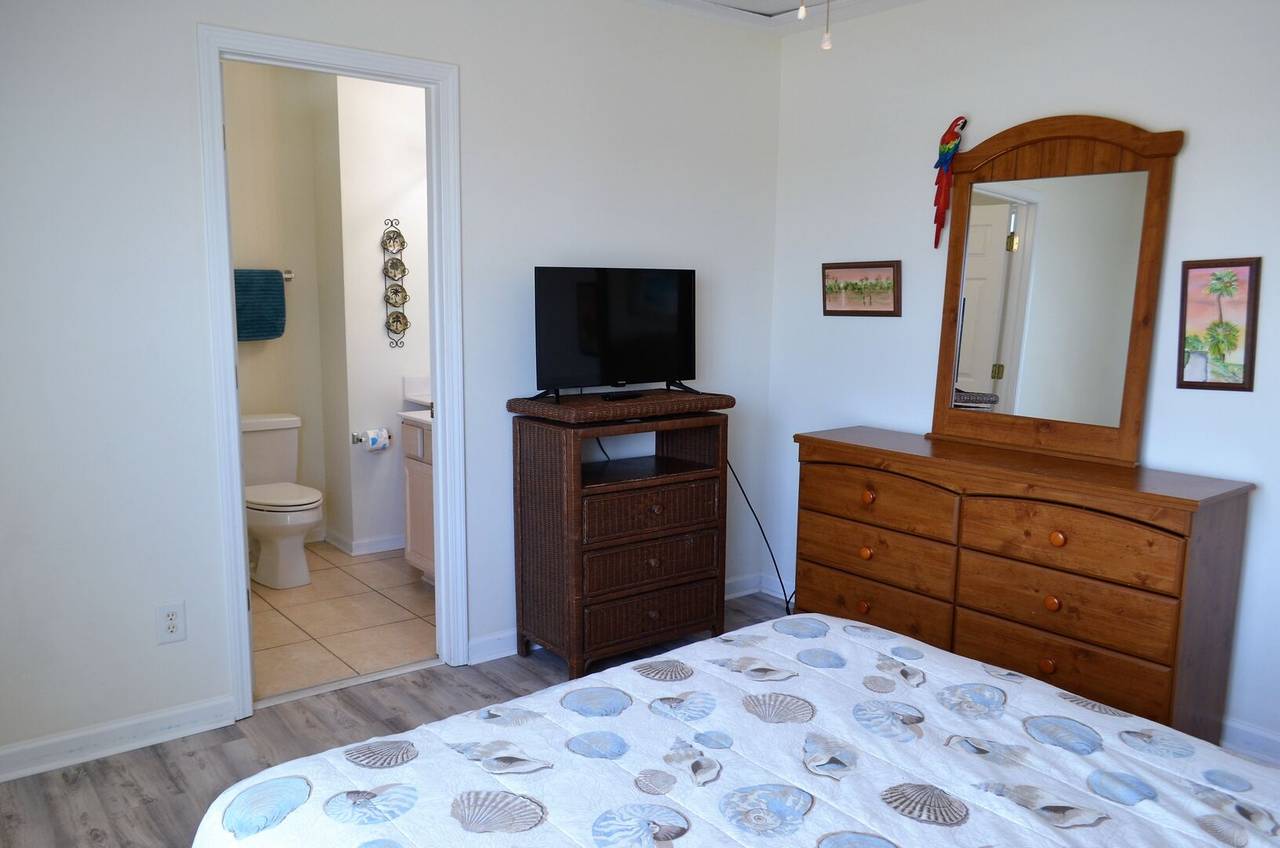 Bedroom 5 TV and private bath Bedroom 5 TV and private bath