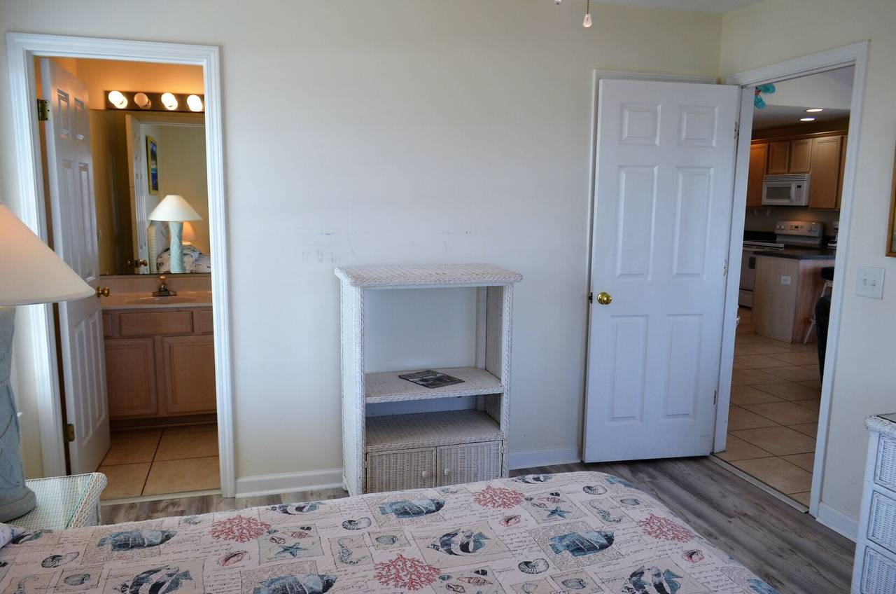 Bedroom 6 private bath Bedroom 6 private bath