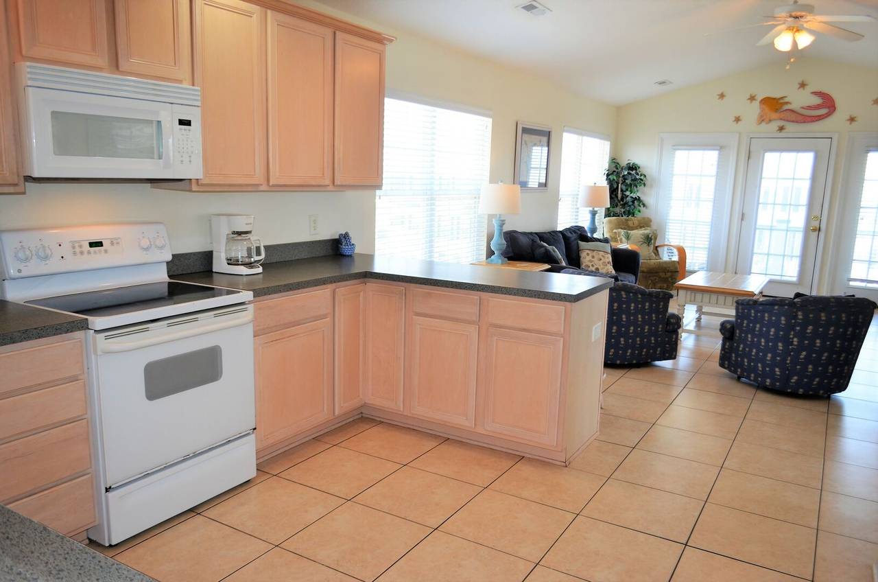 Lots of prep space Lots of prep space