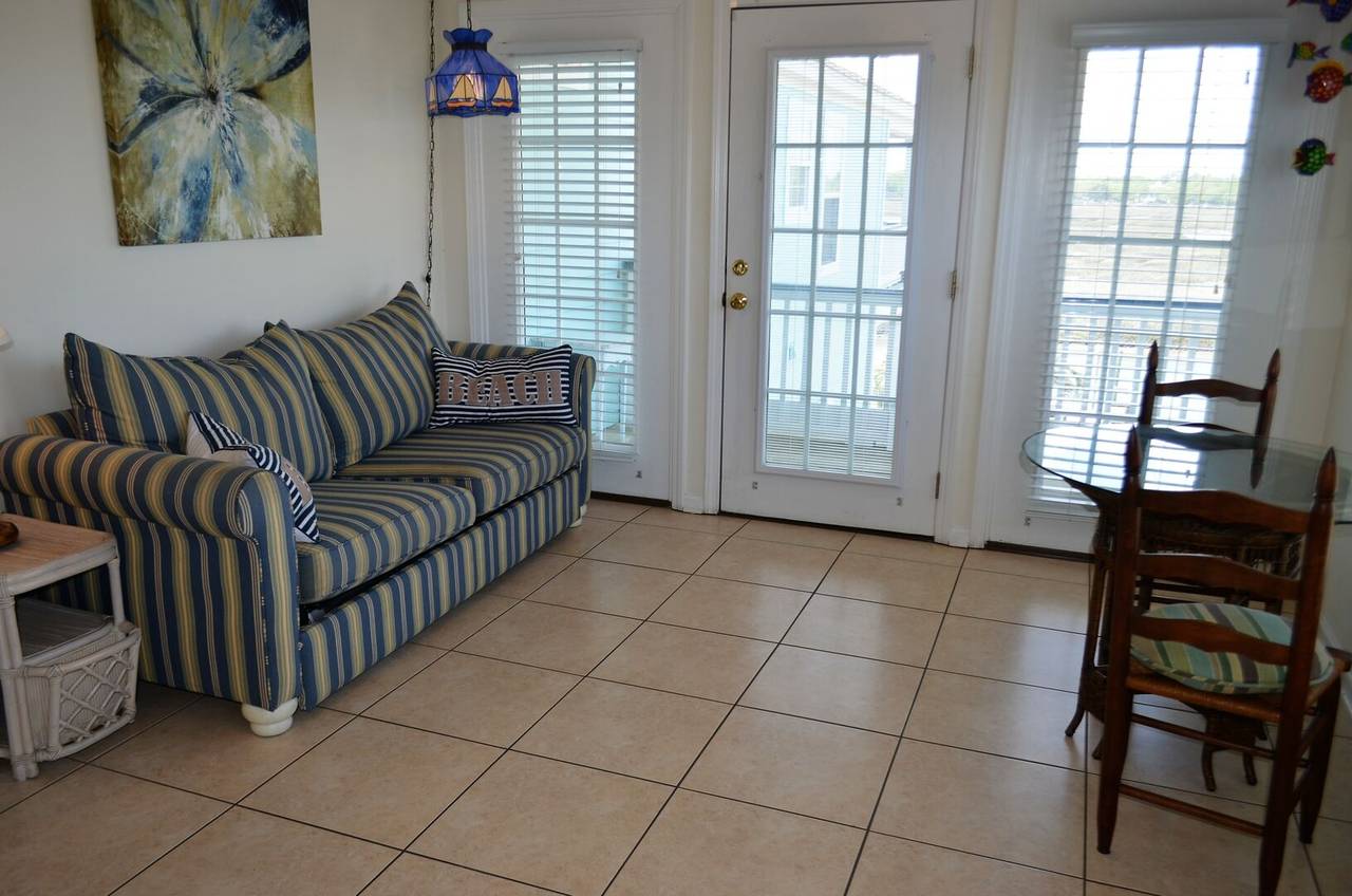 Carolina Room with a Sofa Bed Carolina Room with a Sofa Bed