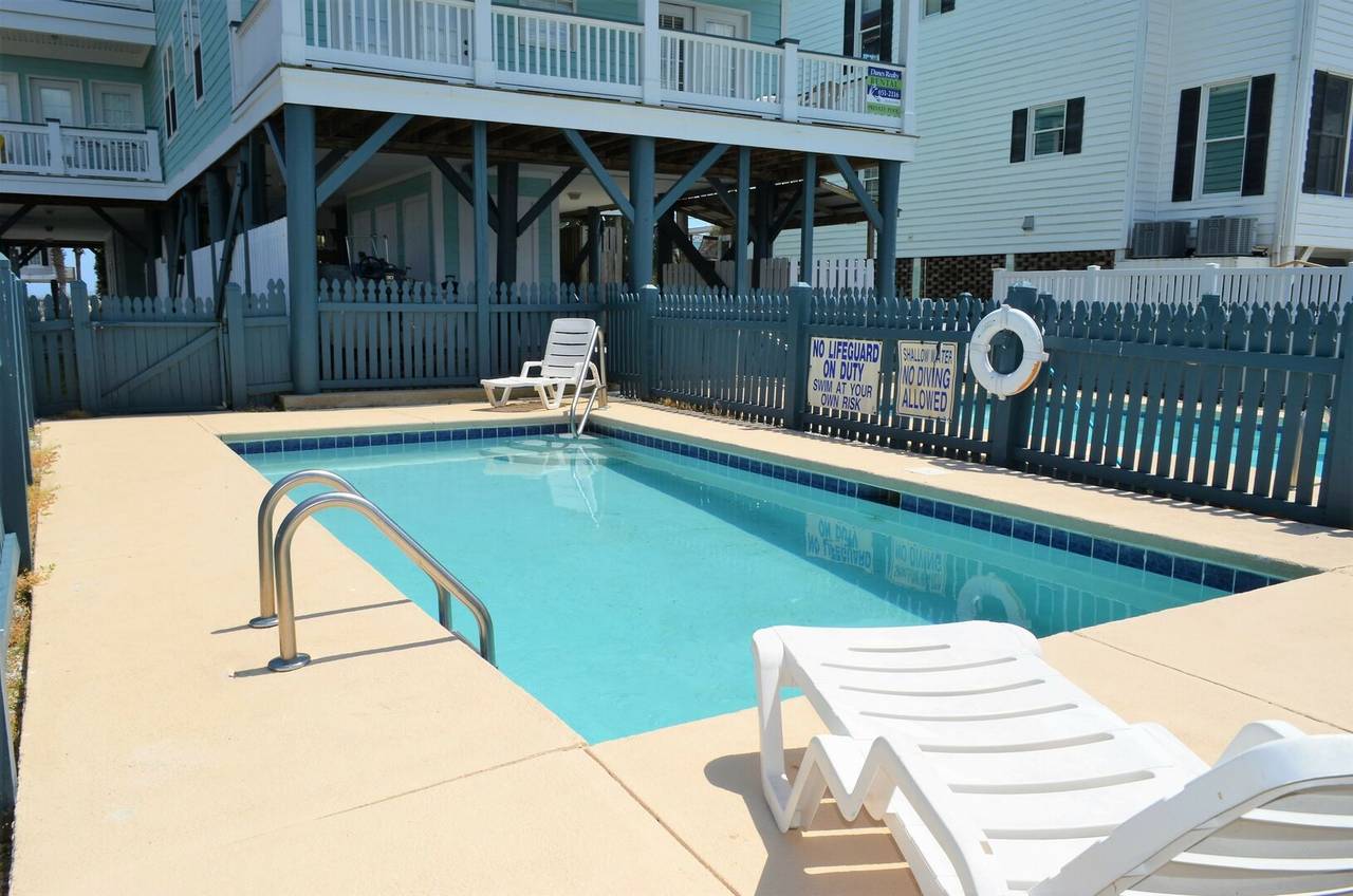 Spend lazy days lounging and soaking up the sun! Spend lazy days lounging and soaking up the sun!