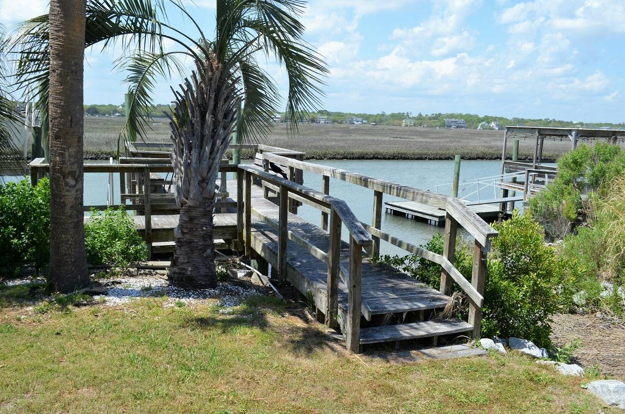 Shared Pier & Boat Ramp (with Deja View) Shared Pier & Boat Ramp (with Deja View)