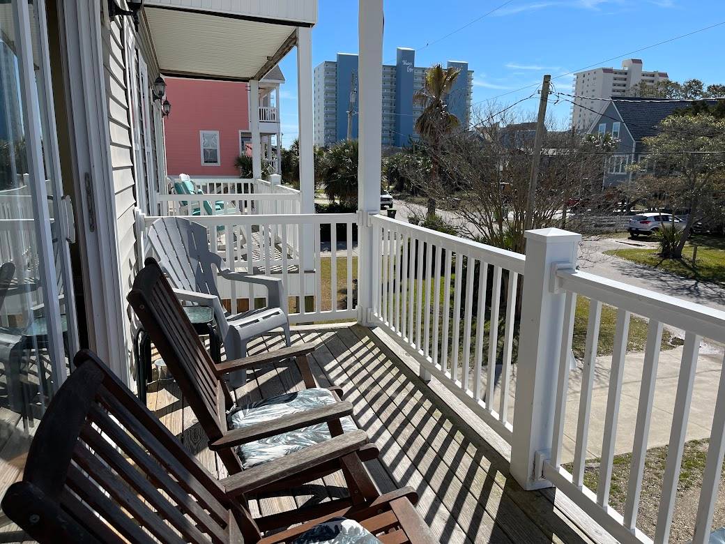 Short walk to the Beach (approximately 1 block) Short walk to the Beach (approximately 1 block)