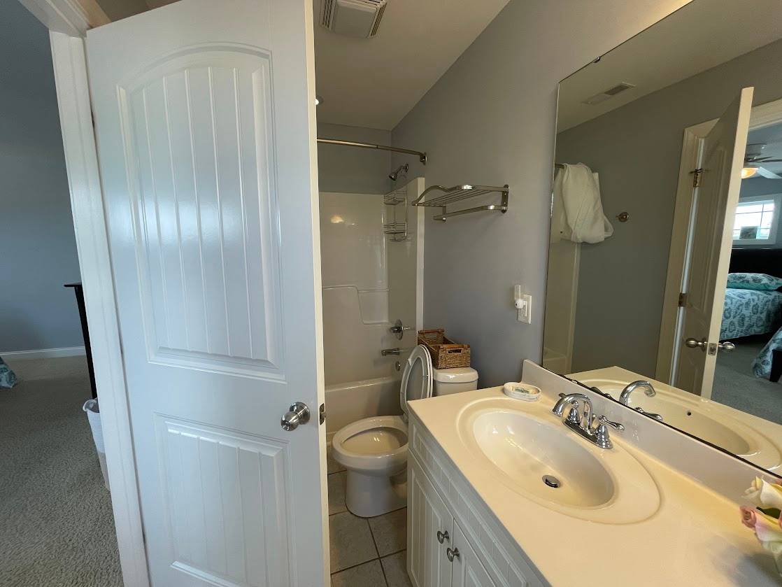 Tub/Shower Combo Tub/Shower Combo