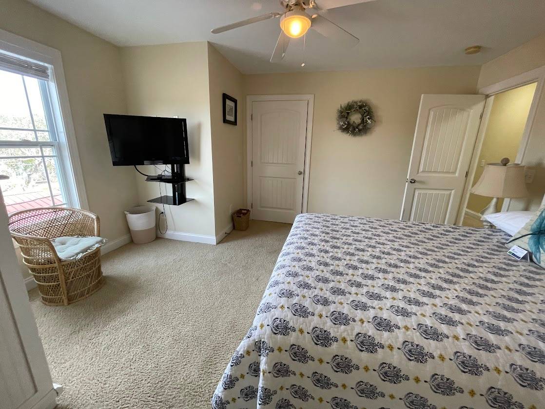 Watch TV in Bed Watch TV in Bed