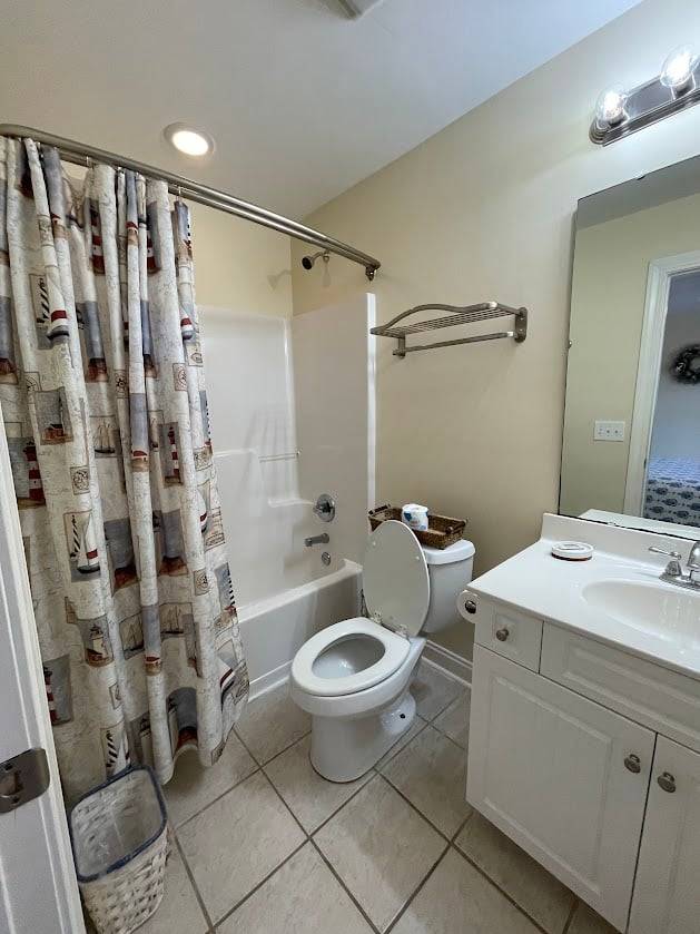 Bedroom 3 Private Bath with Tub/Shower Combo Bedroom 3 Private Bath with Tub/Shower Combo