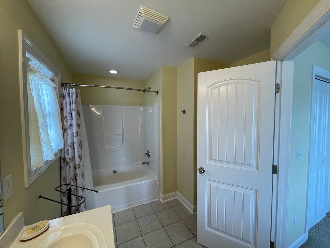 Tub/Shower Combo Tub/Shower Combo