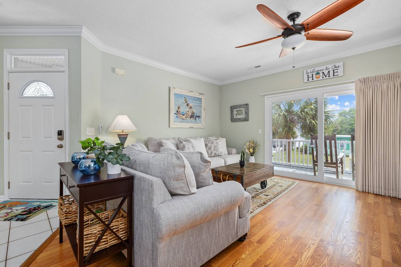 Lots of Comfy Seating Lots of Comfy Seating