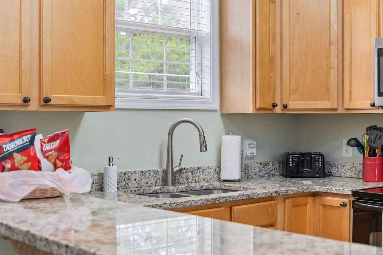 Lots of Natural Lighting Lots of Natural Lighting