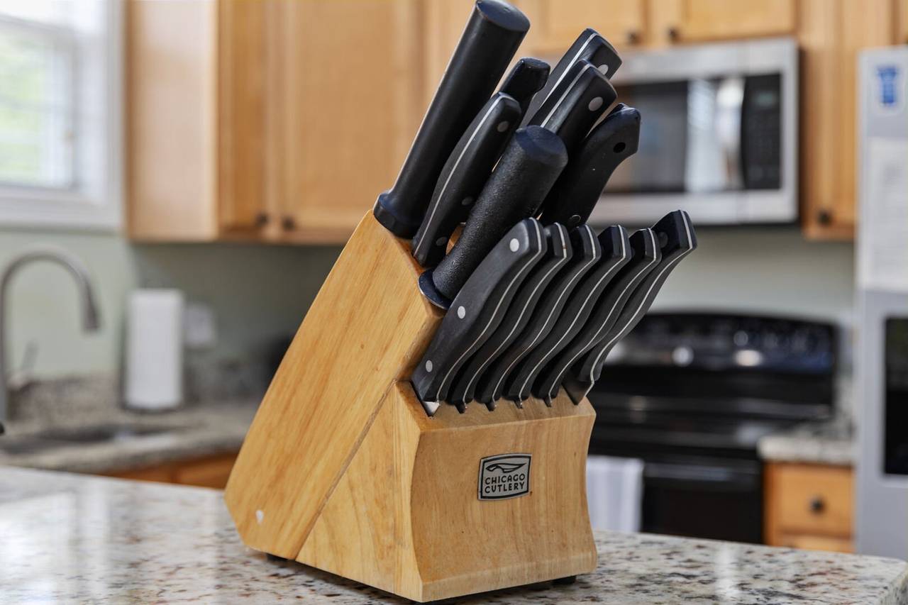 Lots of kitchen utensils to... Lots of kitchen utensils to...