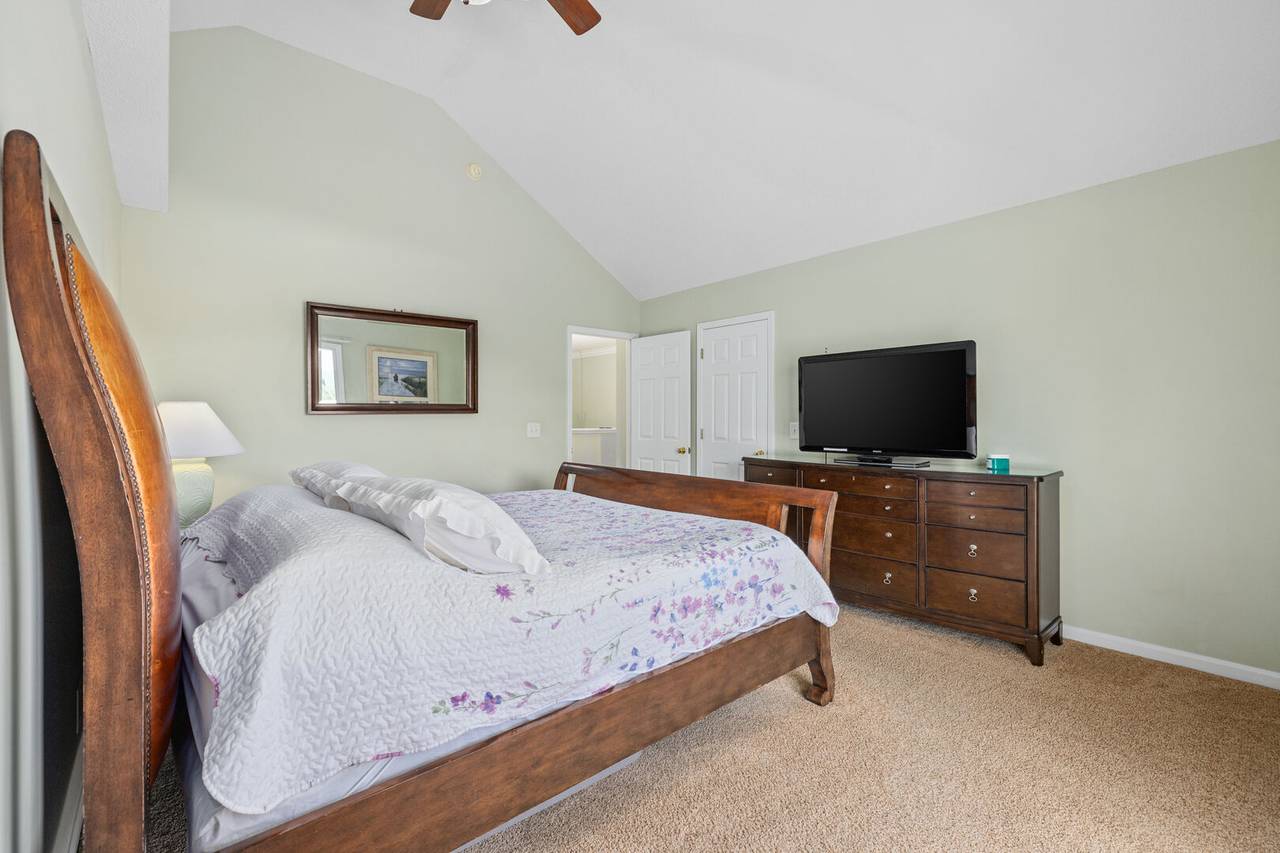 Relax & Watch TV in Bed Relax & Watch TV in Bed