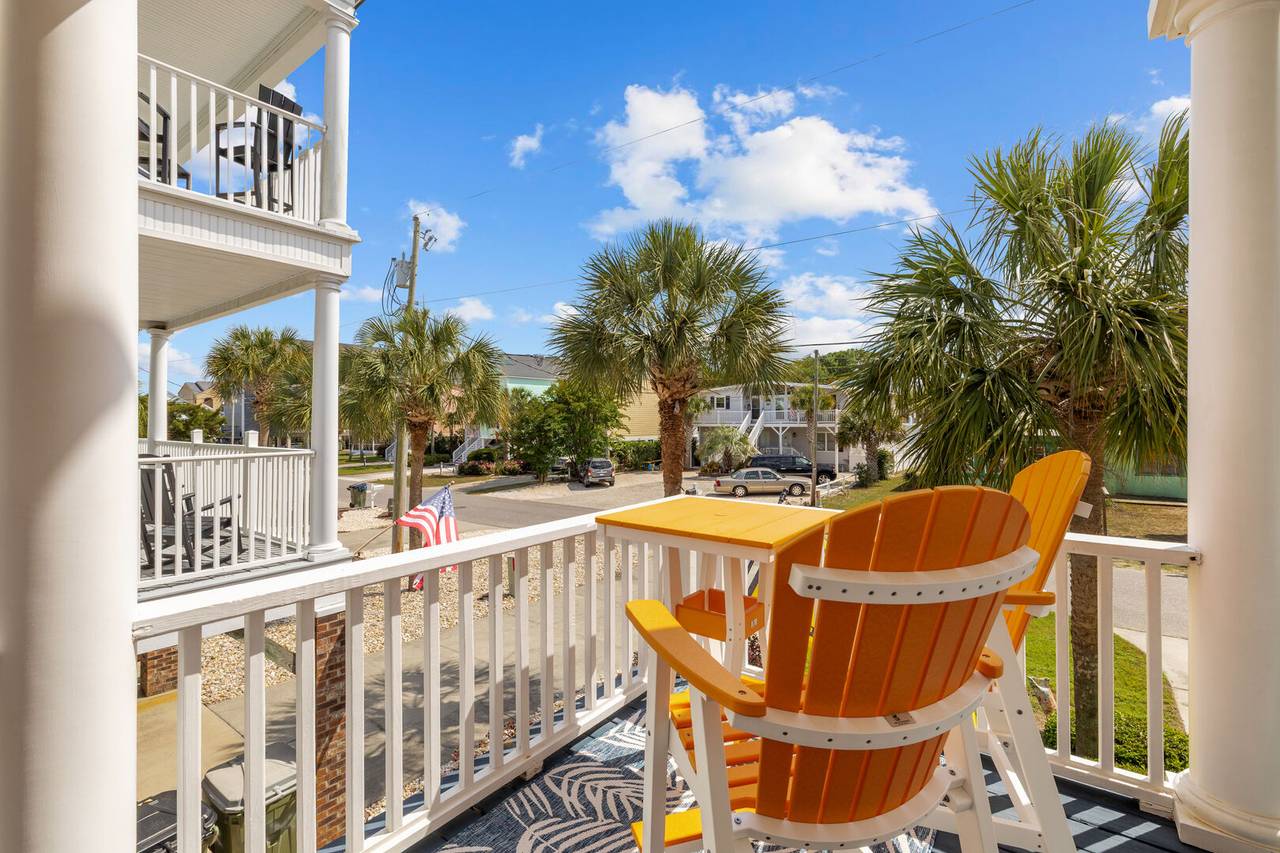 Feel the beach air. Feel the beach air.