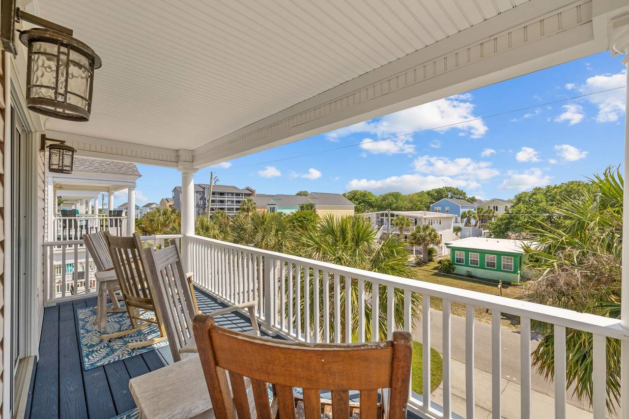 Large covered balcony. Large covered balcony.