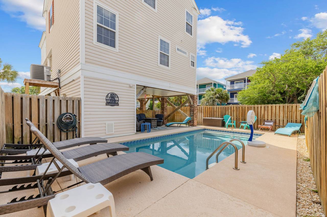 Spend the day by the private pool! Spend the day by the private pool!