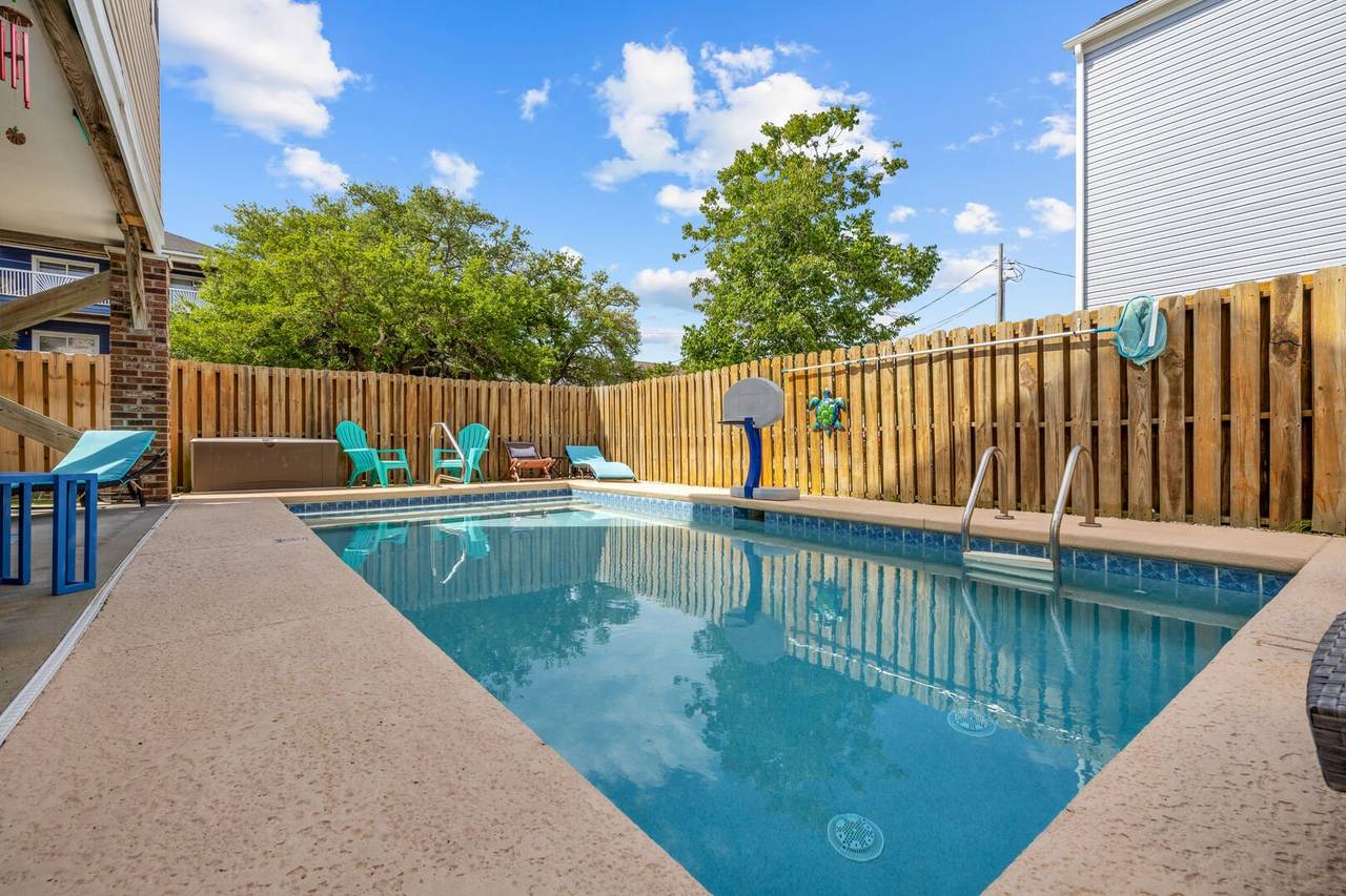 Private Pool! Private Pool!