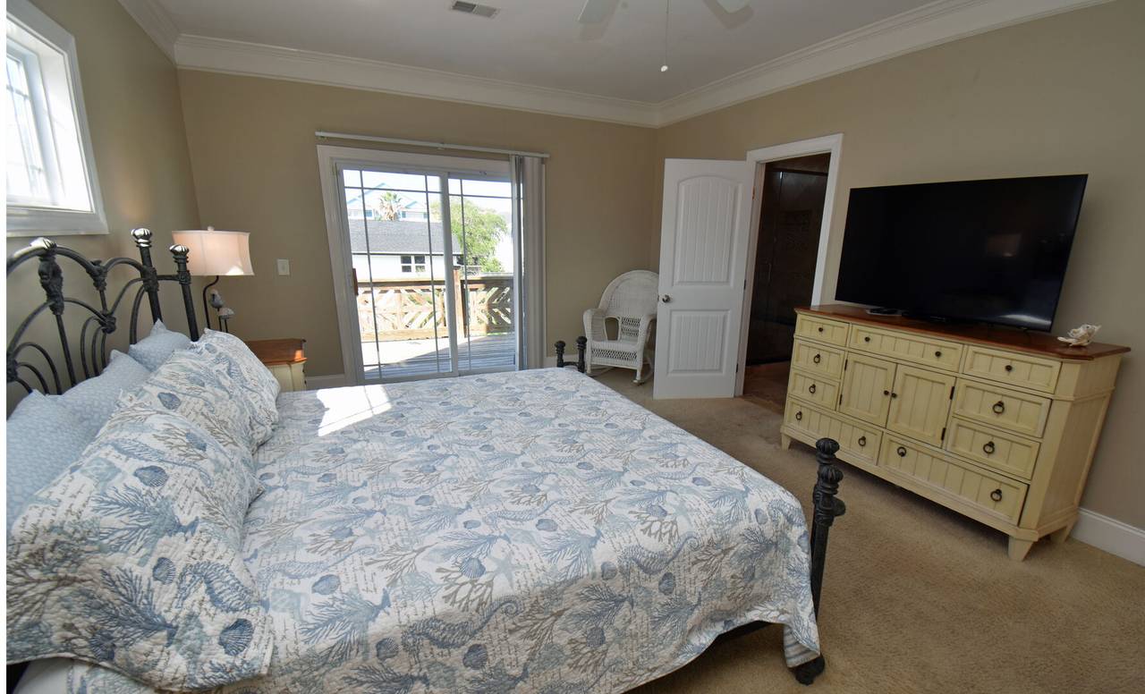 Watch TV in Bed Watch TV in Bed