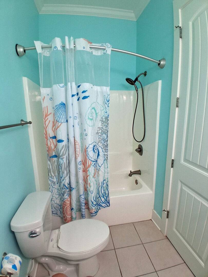 Bathroom 3 tub / Shower Combo Bathroom 3 tub / Shower Combo