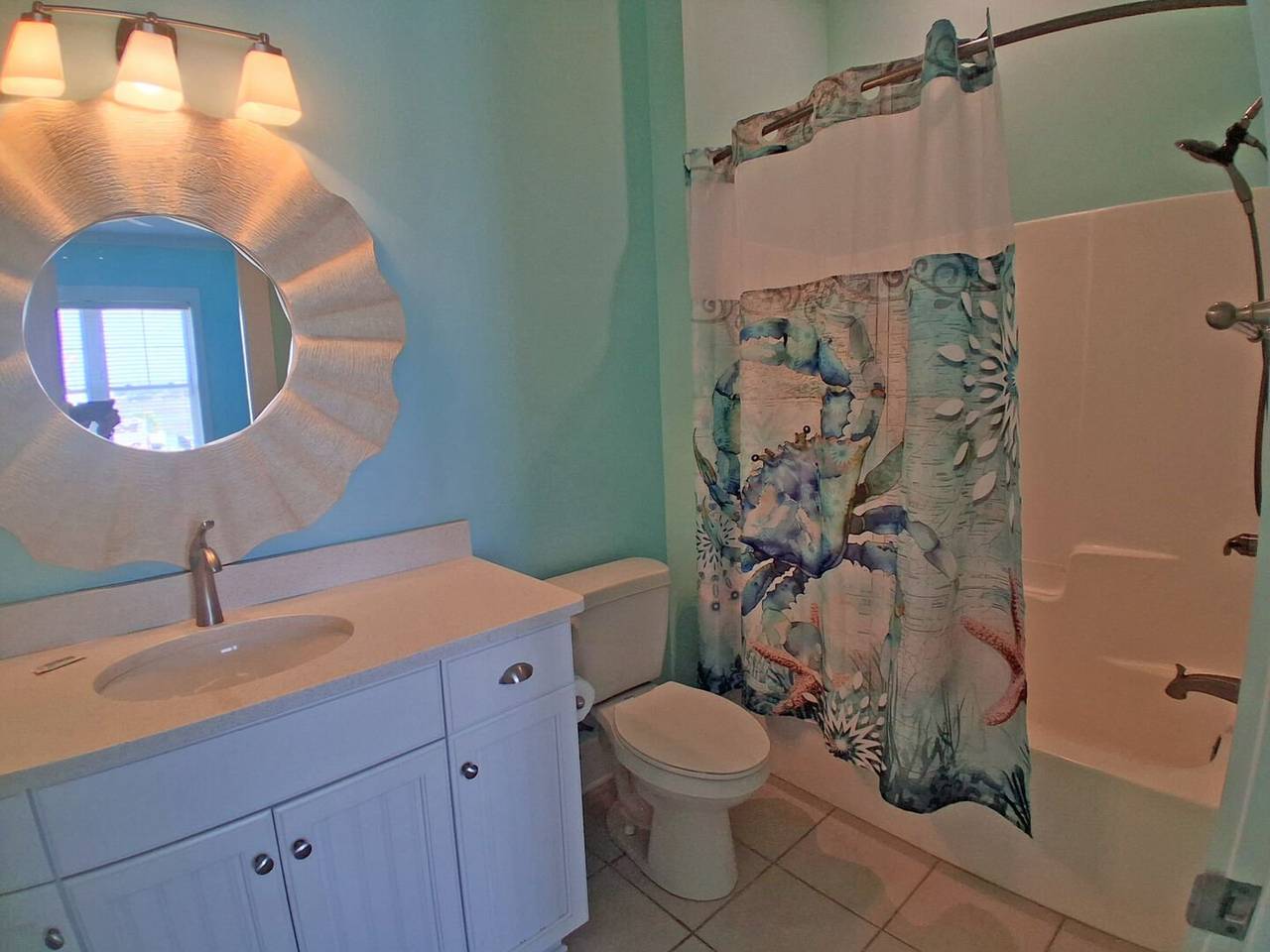 Bedroom 2 Bathroom
Tub / Shower Combo Bedroom 2 Bathroom
Tub / Shower Combo