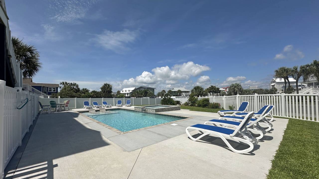 Pool is approximately (32 x 16) & 6 ft. deep. Pool is approximately (32 x 16) & 6 ft. deep.