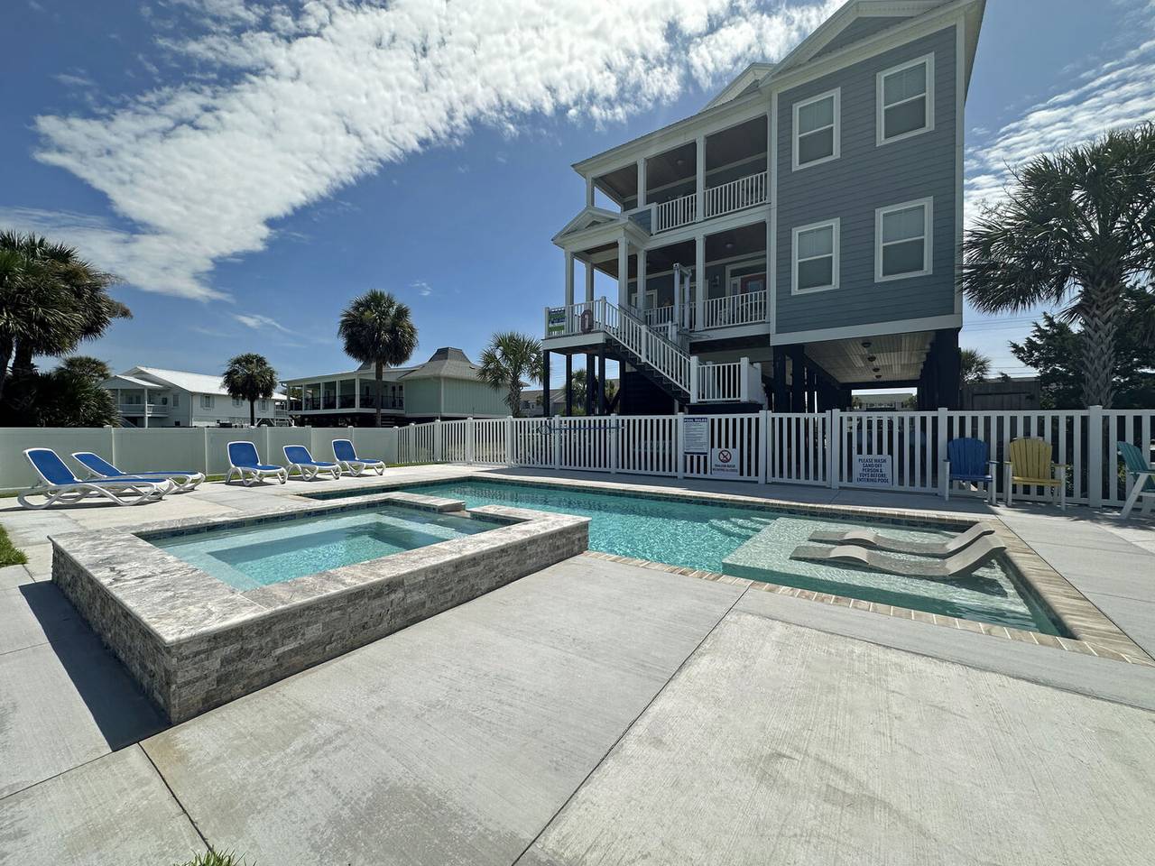 Tanning Ledge & 10 Person Spa! Tanning Ledge & 10 Person Spa!