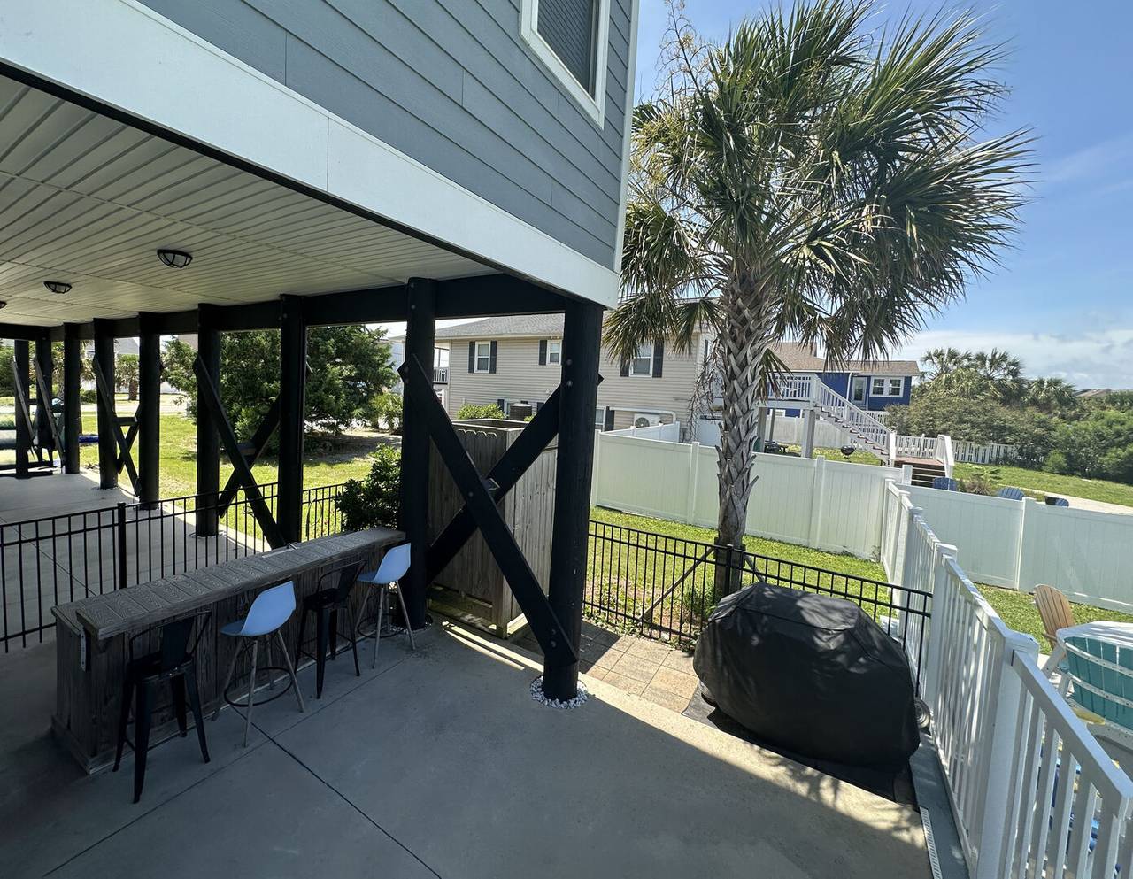 Bar-Grill Area & Outdoor Shower Bar-Grill Area & Outdoor Shower