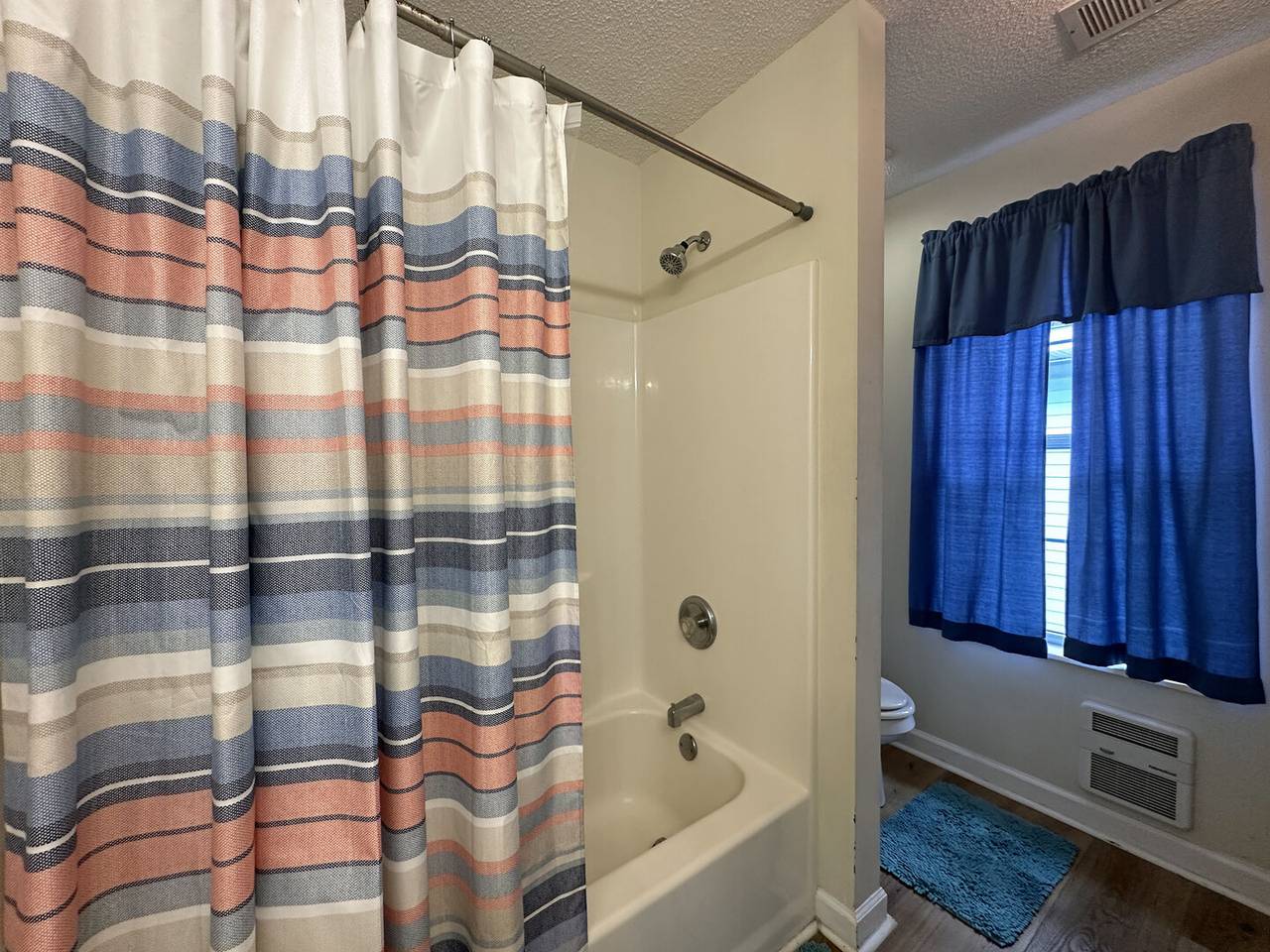 Tub/Shower Combo Tub/Shower Combo