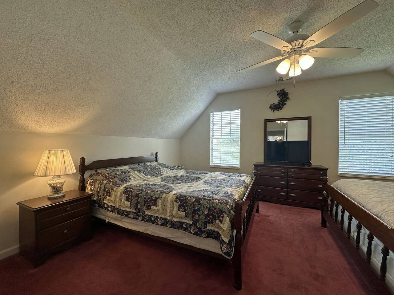 Relax & watch TV in bed. Relax & watch TV in bed.