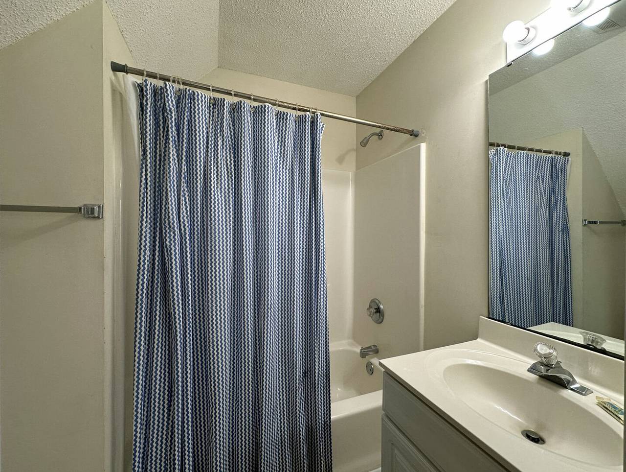 Bedroom 2 Private Bathroom with Tub/Shower Combo Bedroom 2 Private Bathroom with Tub/Shower Combo