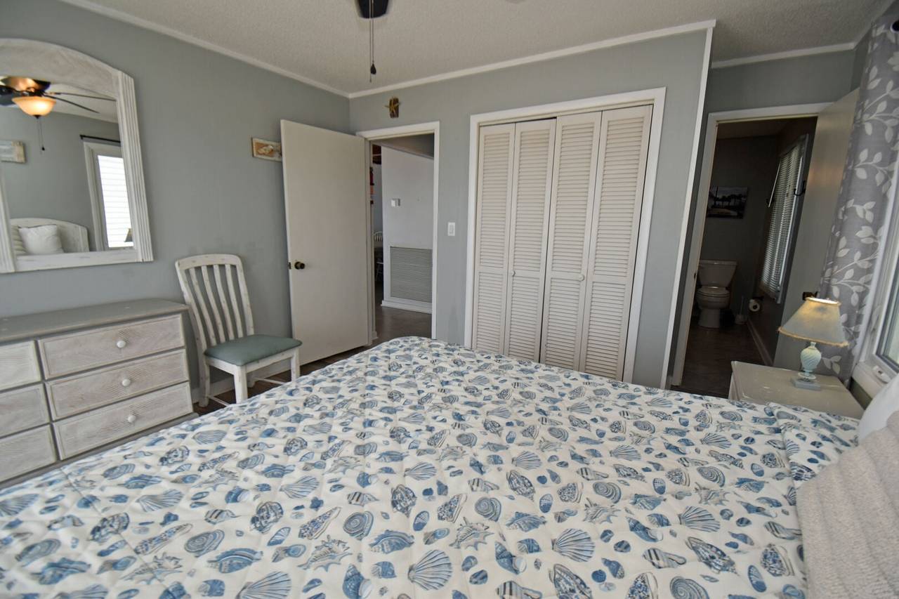 Bedroom 3 Up Oceanfront with Bath Access Bedroom 3 Up Oceanfront with Bath Access