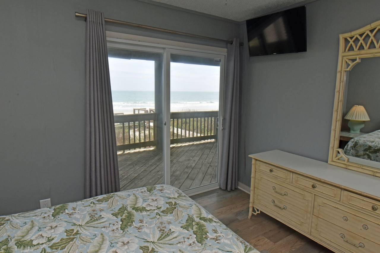 Bedroom 6 Down Oceanfront Bedroom 6 Down Oceanfront