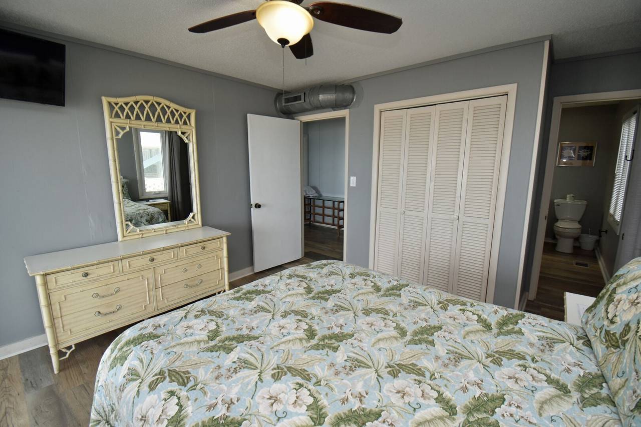 Bedroom 6 Down Oceanfront Bedroom 6 Down Oceanfront