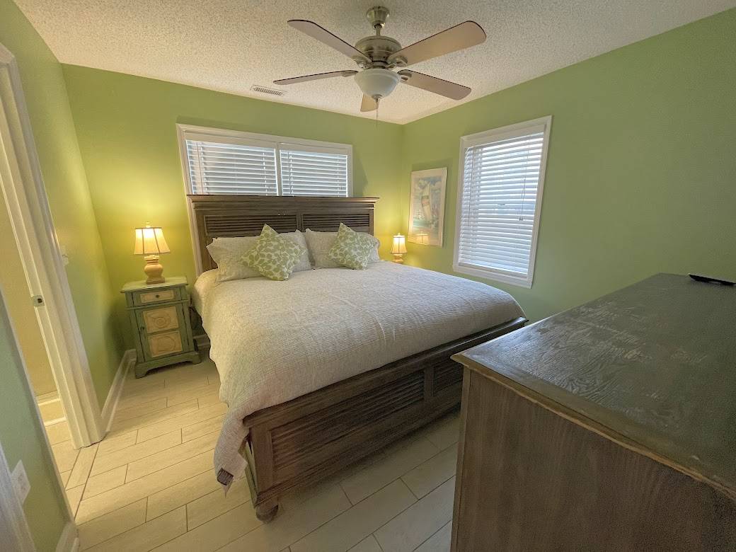 Bedroom 1 - King Bedroom 1 - King