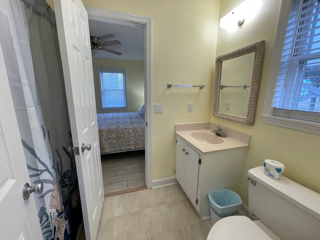 Bath 2 between Bedrooms 2 and 3 Bath 2 between Bedrooms 2 and 3