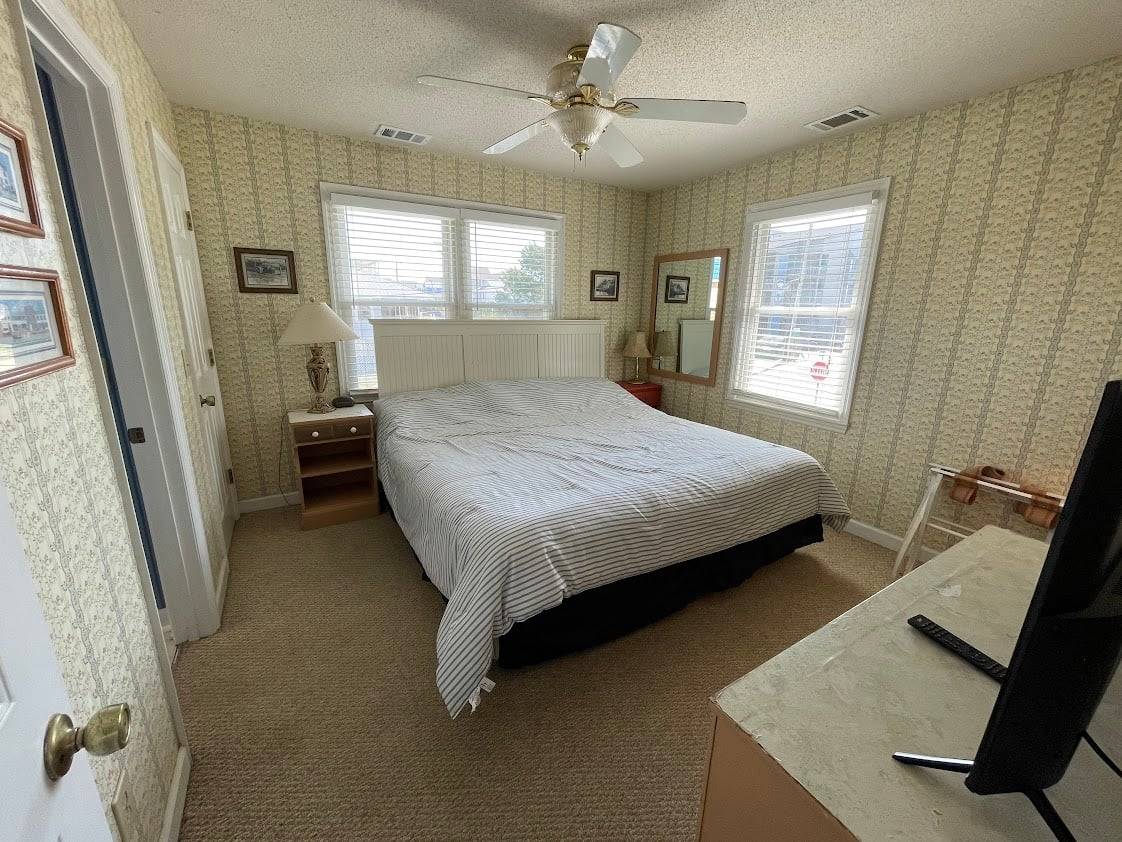 Bedroom 1 - King Bedroom 1 - King